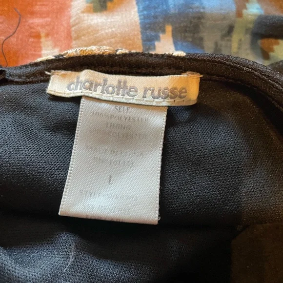 Halter style cocktail dress - Picture 3 of 3